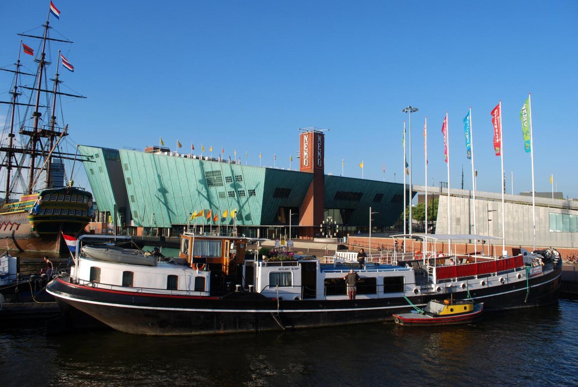 Hotel Hotelboot Zwaan Amesterdão