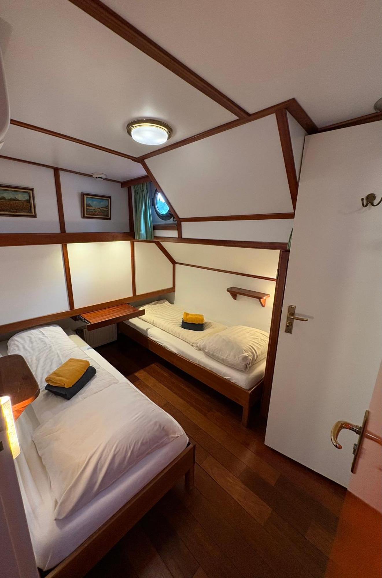Hotelboot Zwaan Amesterdão
