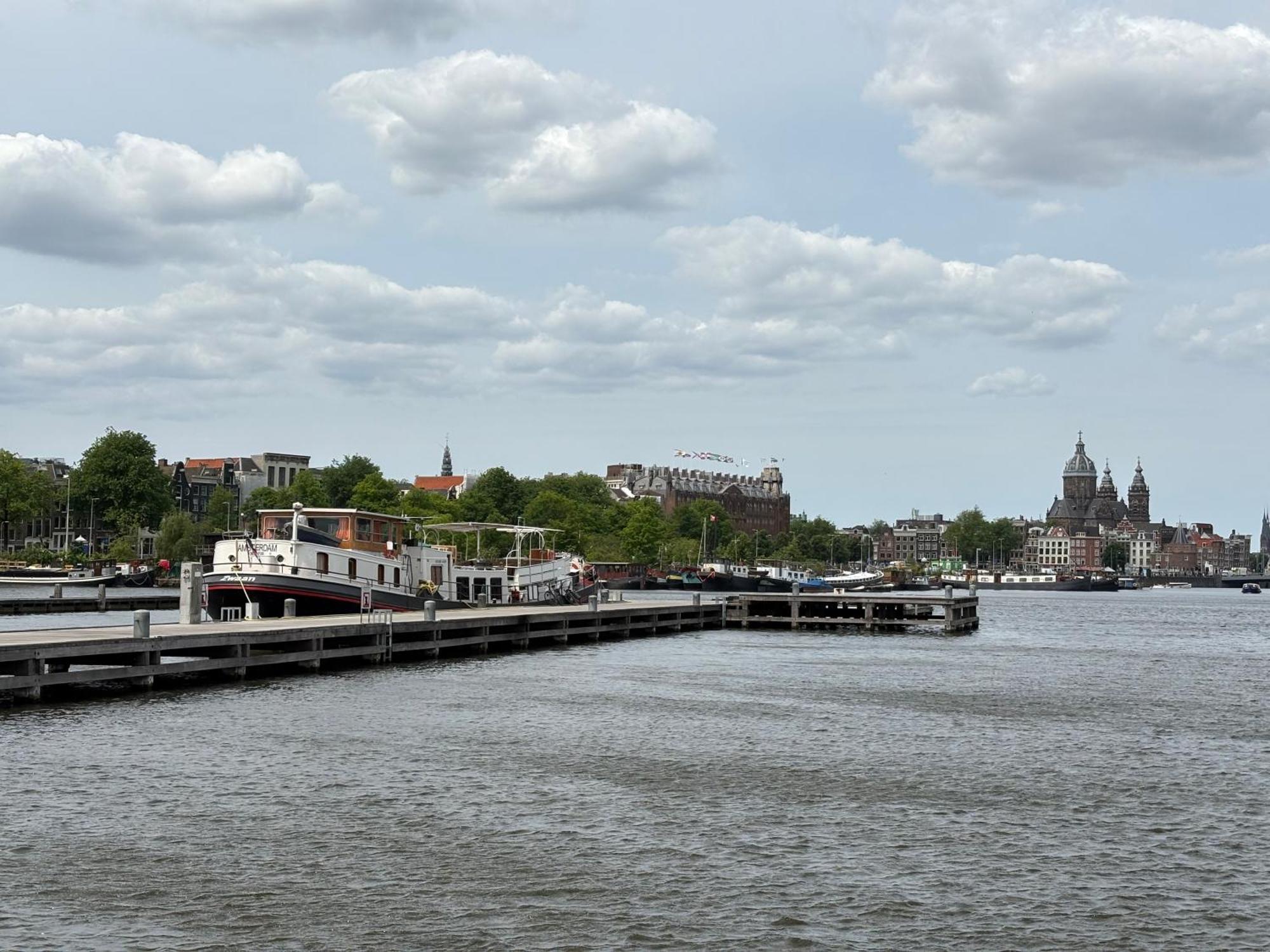 Hotel Hotelboot Zwaan Ámsterdam
