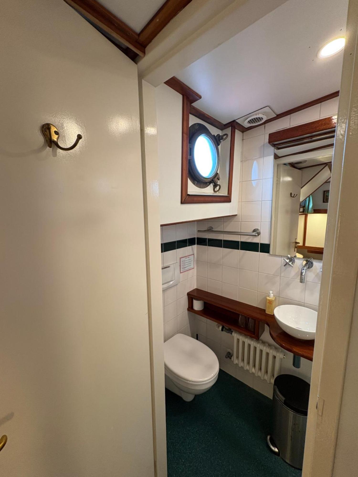 Hotel Hotelboot Zwaan Ámsterdam